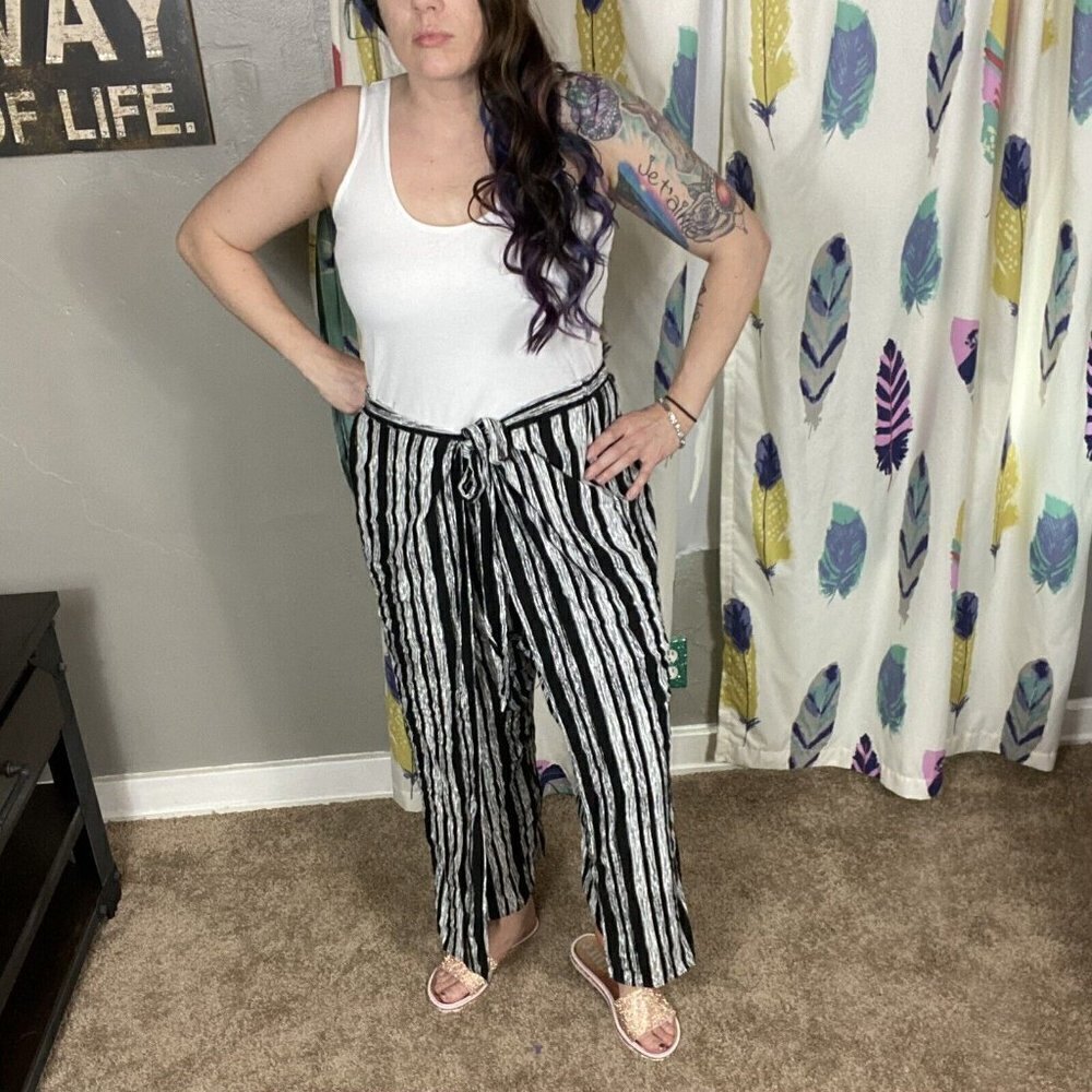 Lili Sport Palazzo Wrap black and white striped pants tie front. Rayon. Size 3X